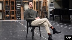 Dansatorul brazilian de balet clasic David Motta Soares pozează la Opera Germană din Berlin, pe 28 ianuarie 2026.