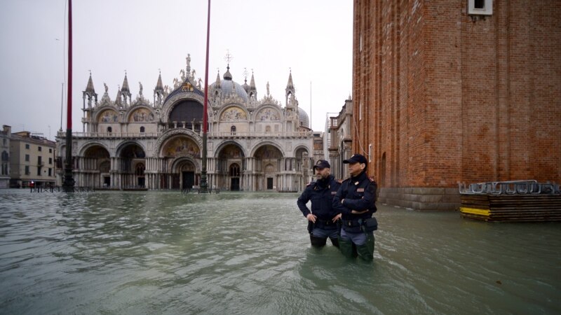 В Венеции ожидают новых пиковых значений уровня воды