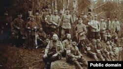 Prizonieri români și gardieni germani