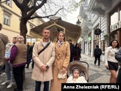 Вікторія з чоловіком і сином