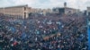 Сотні тисяч людей прийшли на Майдан незалежності у Києві, щоб висловити своє обурення силовим розгоном учасників Євромайдану в ніч на 30 листопада. Початок Революції гідності. Київ, 1 грудня 2013 року