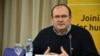 Франци -- Профессор, политикан говзанча Вачагаев Майрбек, Париж, 2016