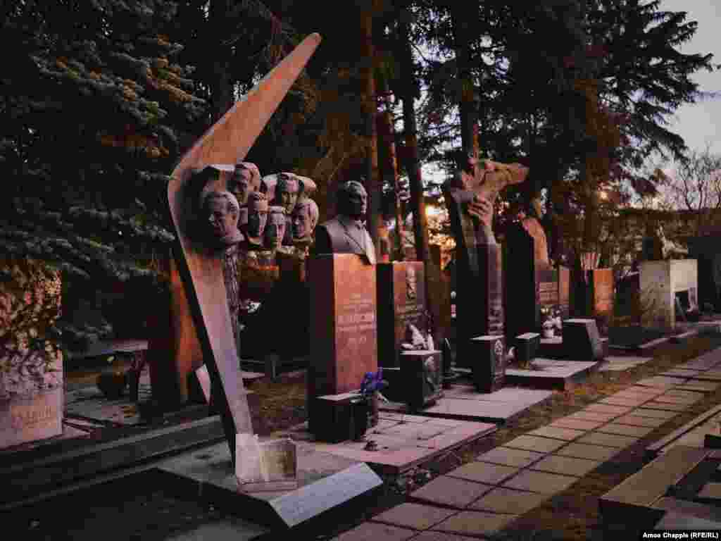 A row of Soviet-era burials. During the Soviet period, only internment around the walls of the Kremlin was seen as more prestigious than being laid to rest in Novodevichy.