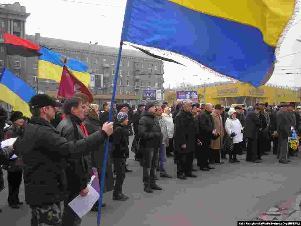 Ukraine -- Ukrainian citizens mourn Holodomor victims, Dnipropetrovsk, 23Nov2013