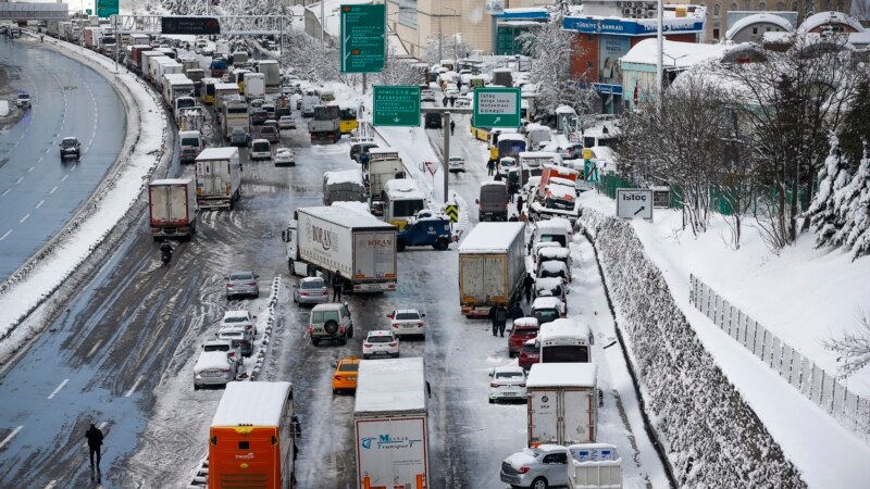 Niske temperature i sniježne oluje pogodile Tursku i Grčku