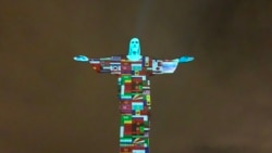 Zastave zemalja pogođene novim korona virusom, COVID-19, projektovane su na kipu Hrista Redemeera na brdu Corcovado u Rio de Janeiru, Brazil, 18. mart 2020