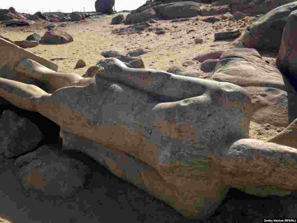 Незавершенная статуя фараона Тахарки осталась в каменоломне