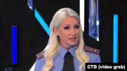 Начальніца ўпраўленьня інфармацыі і грамадзкіх сувязяў МУС Натальля Сахарчук выступае на дзяржаўным тэлеканале СТВ, кадр зь відэа