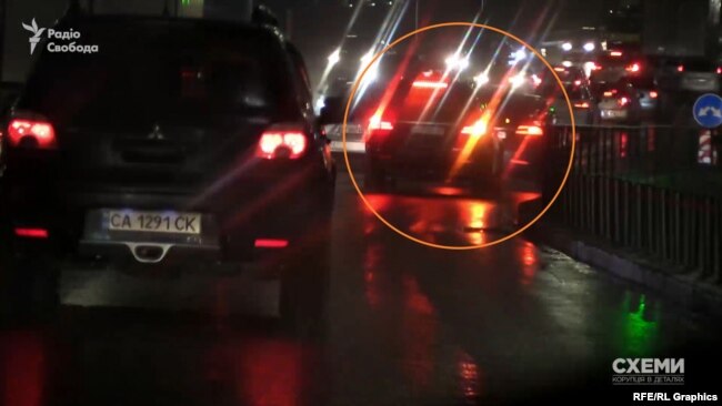 З Банкової автомобілі рушили до італійського ресторану на столичному Печерську