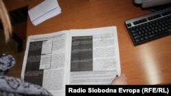 Весниците преполни со негативни кампањи во која политичките партии меѓусебно се оцрнуваат 