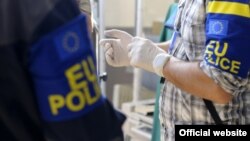 Kosovo -- EULEX Police officers, 05Oct2011