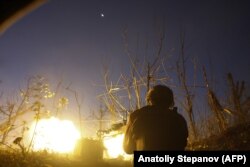A Ukrainian serviceman shoots a machine gun during fighting with Russia-backed separatists near Avdiyivka in eastern Ukraine on November 3.