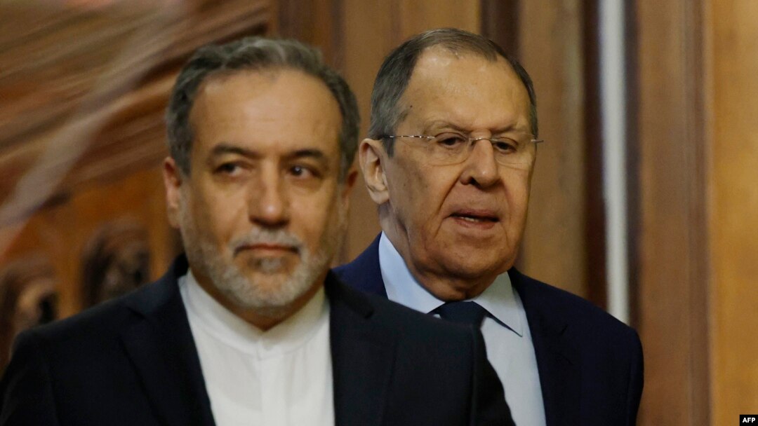 Russian Foreign Minister Sergei Lavrov (right) and Iranian Foreign Minister Abbas Araqhchi (left) arrive for a joint press conference following talks in Moscow on April 18.