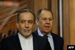 Министры иностранных дел Ирана и России Аббас Арагчи и Сергей Лавров на переговорах в Москве