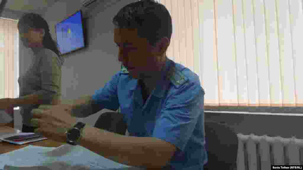 Азаматтық белсенділер ісі бойынша сотқа қатысқан прокуратура өкілі Марат Хабибуллин "Макс Боқаев пен Талғат Аян билікті құлатуға ұмтылып, аса ауыр қылмыс жасағандықтан, оларға бұлтартпау шарасы қолдануды сұраймыз" деген ҰҚК департаменті тергеушісінің өтінішін прокуратура қолдайтынын айтты.