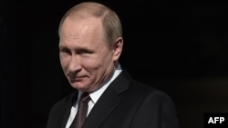 آقای پوتین که به یونان سفر کرده، بار دیگر از سامانه دفاع ضد موشکی آمریکا در اروپا به عنوان تهدیدی برای روسیه نام برده و گفته که مسکو در واکنش اقداماتی را انجام خواهد داد.