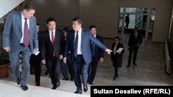 Президент Сооронбай Жээнбеков Ч. Айтматов атындагы орус драма театрына барган учур. 7-май, 2019-жыл. 