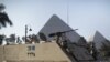 Egypt -- Egyptian army soldiers take position in front of the Giza pyramids in Cairo, 31Jan2011