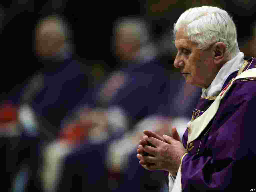 Папа рымскі Бэнэдыкт XVI правёў імшу ў памяць свайго папярэдніка Яна Паўла Другога з нагоды 5-х угодкаў яго сьмерці. 