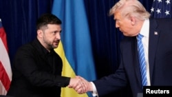 Володимир Зеленський заявив, що вони з Дональдом Трампом домовилися продовжити розмову особисто під час саміту НАТО в Анкарі (фото архівне)