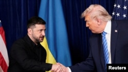 Президент США Дональд Трамп (п) і його український колега Володимир Зеленський, фото ілюстративне