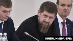 Ramzan Kadîrov (centru) la o reuniune a Consiliului de Stat al Federației Ruse, la Kremlin, 26 decembrie 2019 