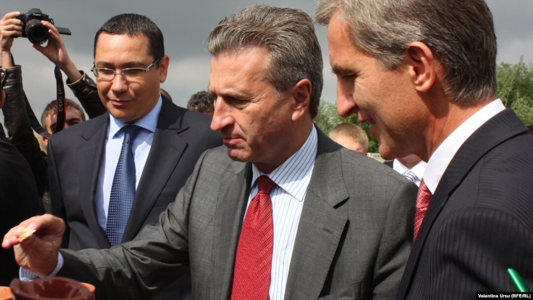 Romanian Prime Minister Victor Ponta, European Commissioner for Energy Guenther Oettinger, and Moldovan Prime Minister Iurie Leanca were all in attendance for the opening of the Iasi-Ungheni pipeline