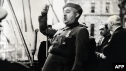 Francisco Franco 1939-cu ildə çıxış edərkən