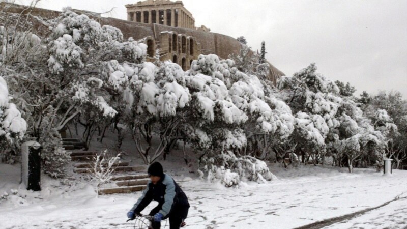 Mećave zahvatile Evropu, 13 mrtvih u hladnoći i snegu