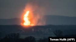 Пажар пасьля выбуху на газаправодзе каля гораду Баўмгартэн у Аўстрыі, 12 сьнежня 2017