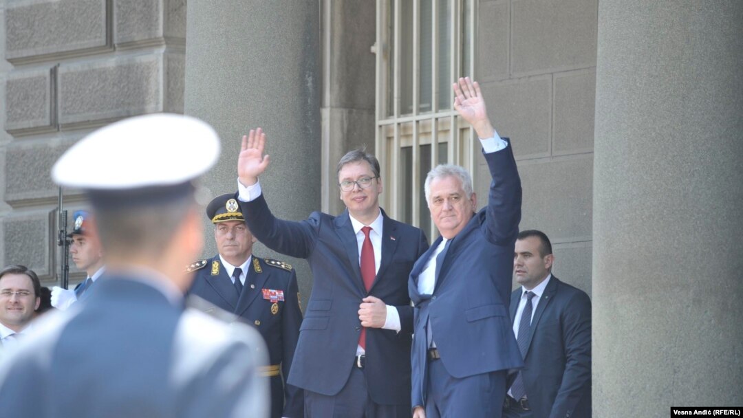 Nikolić ustupa Vučiću funkciju predsednika