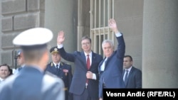 Nikolić ustupa Vučiću funkciju predsednika
