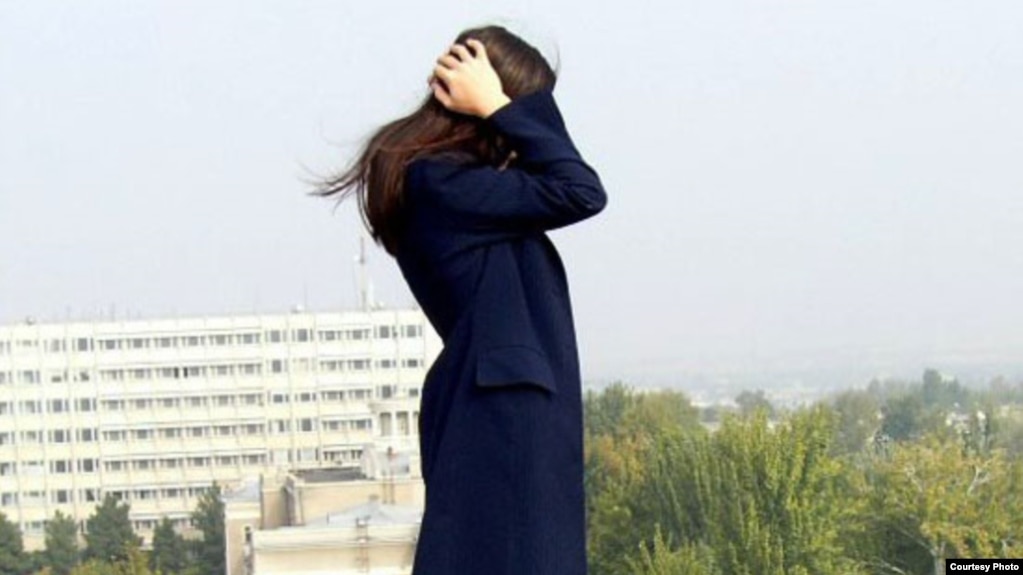 Аъзои як оила дар Душанбе духтари 21-солаи худро меҷӯянд