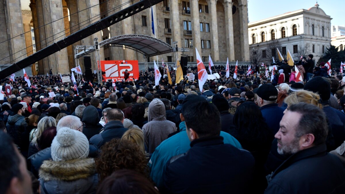 Грузия рустави 2 прямой эфир. Митинг проспект Руставели. Свобода слова в Грузию. Митинг в Рустави 4.09 2021. Слово Свобода на грузинском.