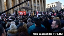 Митинг в поддержку телеканала Рустави-2