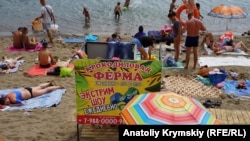 Пляж в Судаке. Крым, 2019