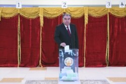 Prezident Rahmon ovoz bermoqda, 1 mart, 2020