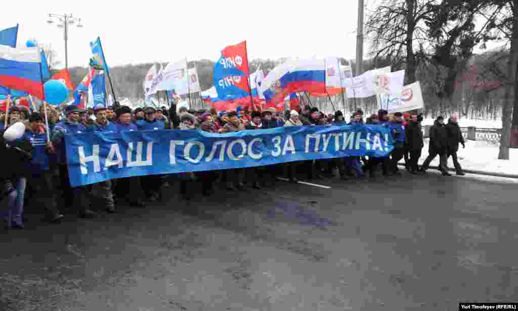 Marching for Vladimir Putin