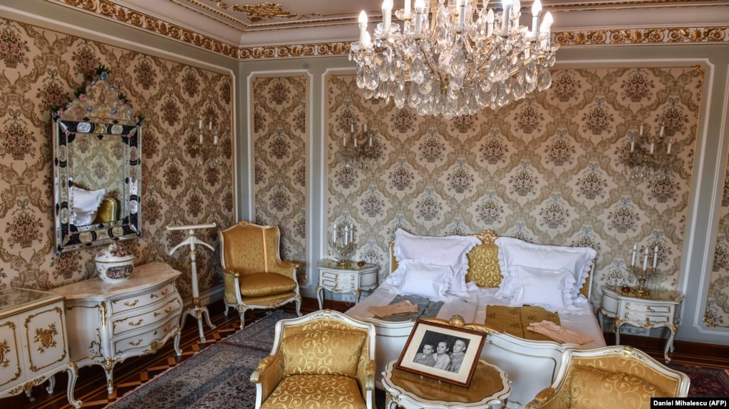 Спалнята на покойния диктатор Николае Чаушеску и съпругата му Елена в Пролетния дворец в Букурещ.