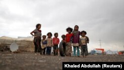کودکان آواره در اردوگاهی در نزدیکی شهر صنعا