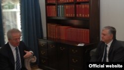 Встреча главы МИД Армении Эдварда Налбандяна с главой внешнеполитического ведомства Косово Скендером Хусейни. Нью-Йорк, 22 сентября 2010 г. 
