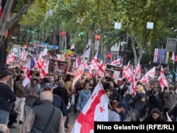 დემონსტრანტები თსუ-ს პირველ კორპუსთან შეიკრიბნენ.