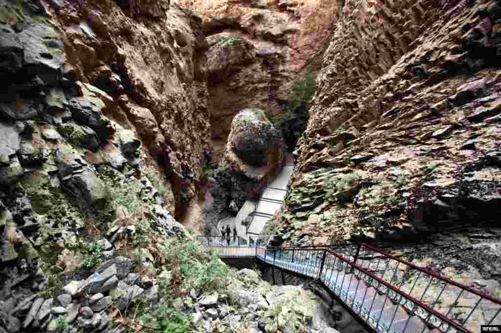 Naxçıvanda sirli "Əshabu-Kəhf" mağarası #24