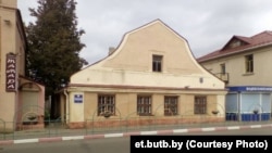 Дом рамесьніка ў Паставах другі раз выставілі на продаж