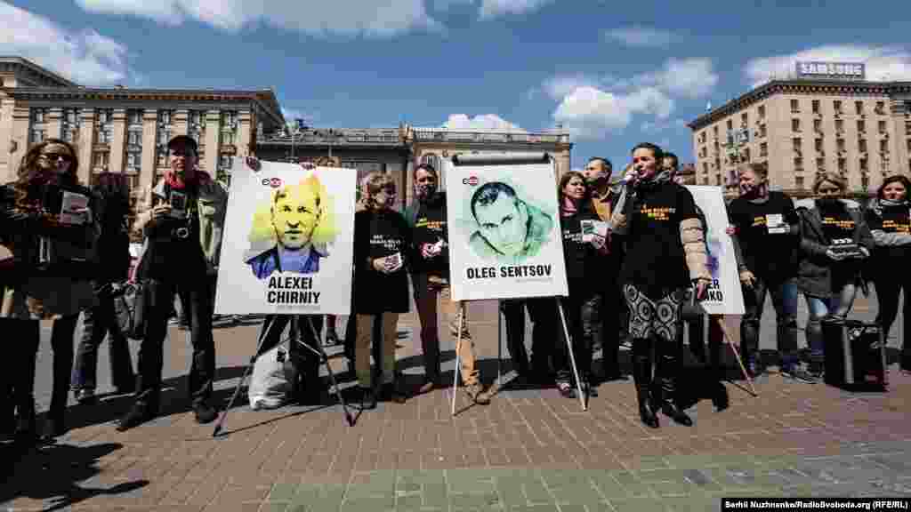 Волонтеры кампании LetMyPeopleGo призывают украинцев поддержать крымских политзаключенных