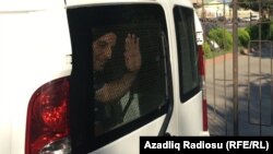 Faiq Əmirli məhkəməyə gətirilən zaman.