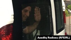 Faiq Əmirli məhkəməyə gətirilərkən