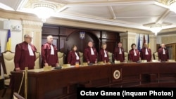 Cinci dintre cei nouă judecători ai CCR au admis solicitarea Înaltei Curți de Casație și Justiție de a declara neconstituțională reforma pensiilor speciale ale magistraților, pentru care guvernul Bolojan.