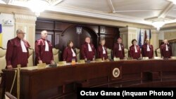 Curtea Constituțională a României examinează nouă sesizări privind legile din al doilea pachet de măsuri pentru reducerea deficitului bugetar.