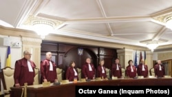 Completul Curții Constituționale a Romaniei, 24 septembrie 2025. De la stânga la dreapta: Csaba Astzalos, Bogdan Licu, Mihaela Ciochină, Cristian Deliorga, Simina Tănăsescu, Gheorghe Stan, Iuliana Scântei, Mihai Busuioc și Dacian Cosmin Dragoș.
